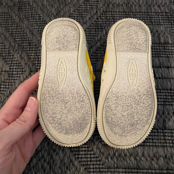Keen Kids Yellow Polka Dot Sandals - Picture 3 of 4